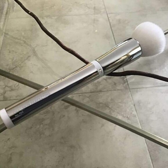 IT Cosmetics Heavenly Skin CC+ Skin-Perfecting Brush #702 Sealed in tube. - Picture 4 of 6